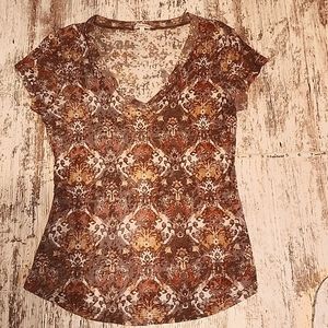 V-neck Juniors short-sleeve Tee from Maurices Size Large Earthtones